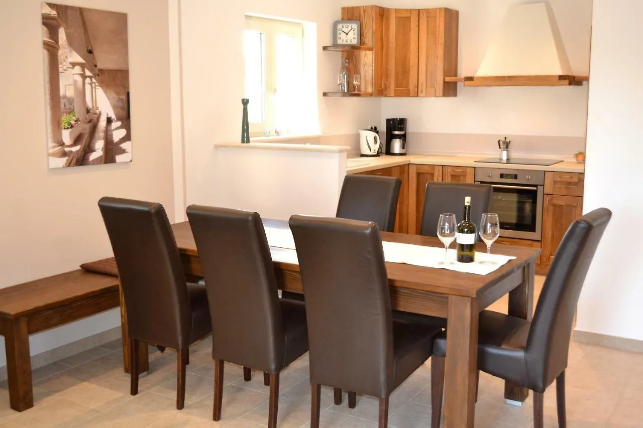 Villa Jomi Tar-Vabriga 0*,  Croatia