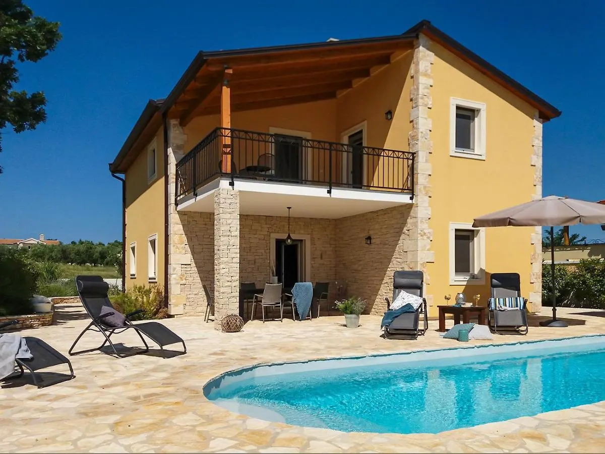 Villa Jomi Tar-Vabriga